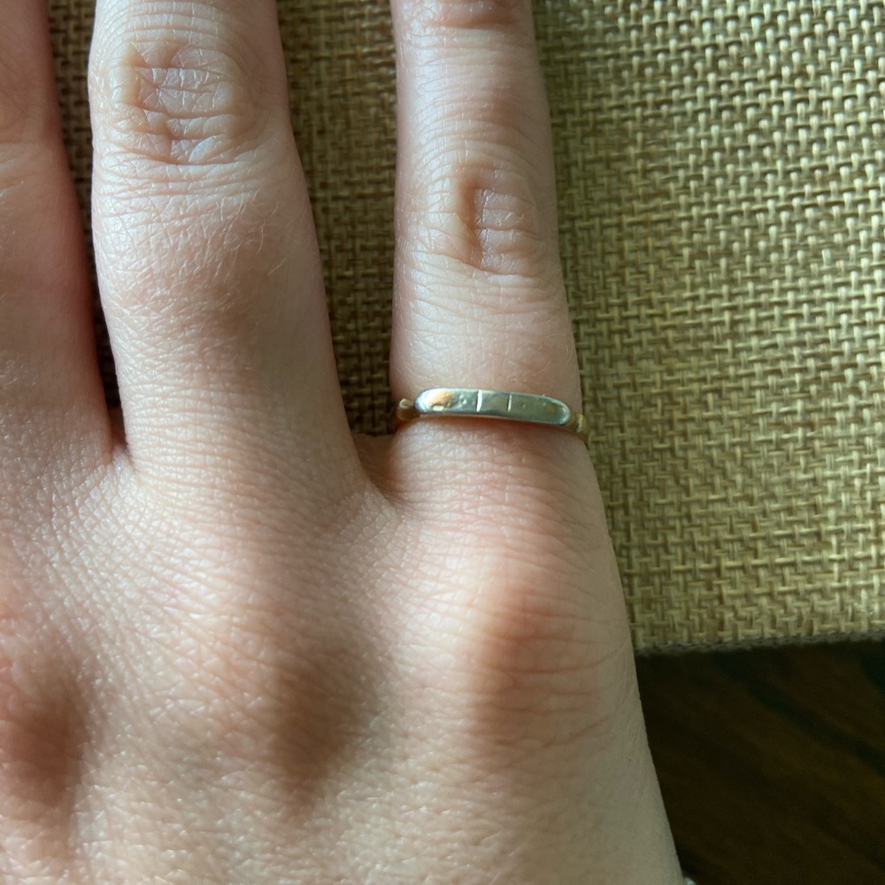 Vintage wedding band 🤍